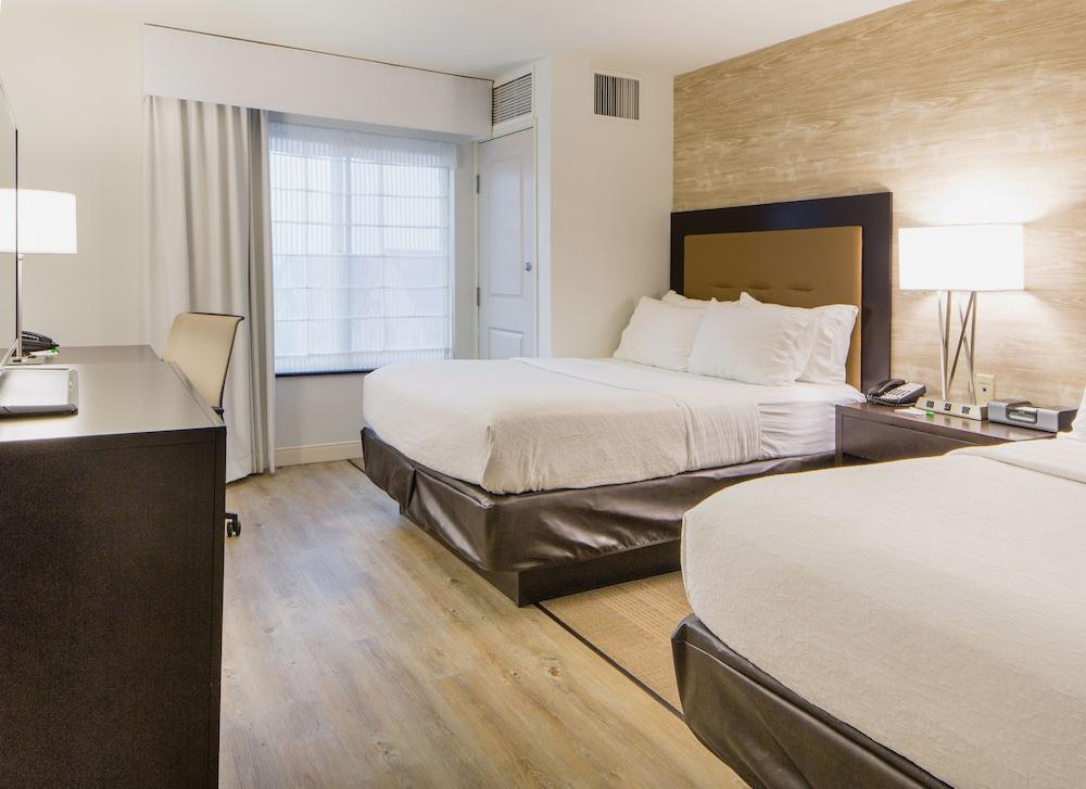 Holiday Inn Hotel & Suites Bloomington Airport By Ihg Bagian luar foto