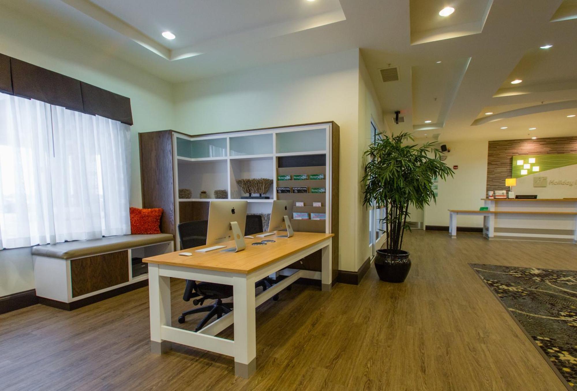 Holiday Inn Hotel & Suites Bloomington Airport By Ihg Bagian luar foto